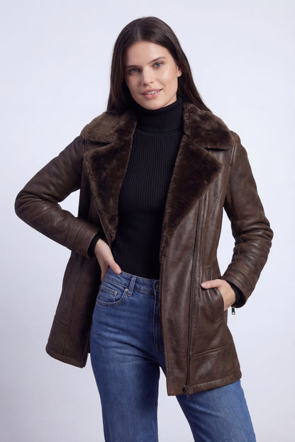 Raquel – Elegancia con forro de borrego – Chaqueta de cuero
