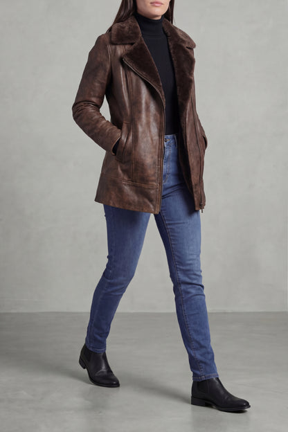 Raquel – Elegancia con forro de borrego – Chaqueta de cuero